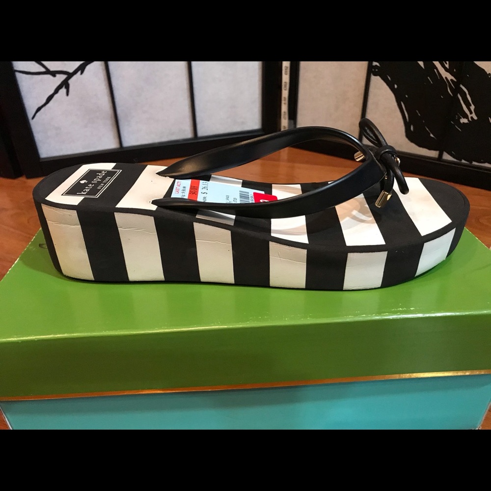 Kate Spade strip Rhett sandy.(ID.MV) - Picture 2 of 6